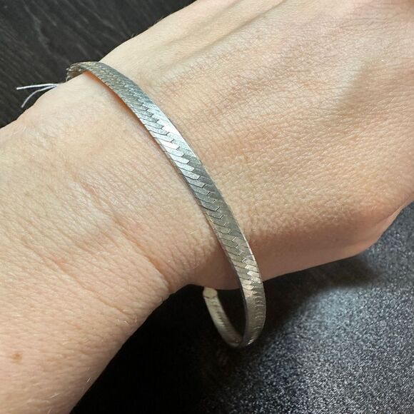 Unisex Stamped Italy silver .925 herringbone bracelet! - Picture 4 of 8